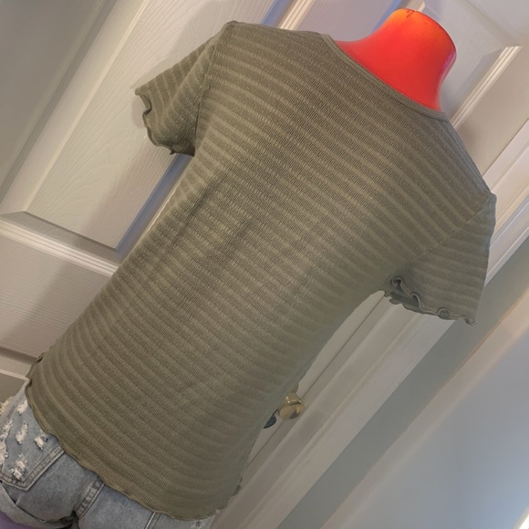 Mossy Sage Green 90s Feel Top - Picture 4 of 9